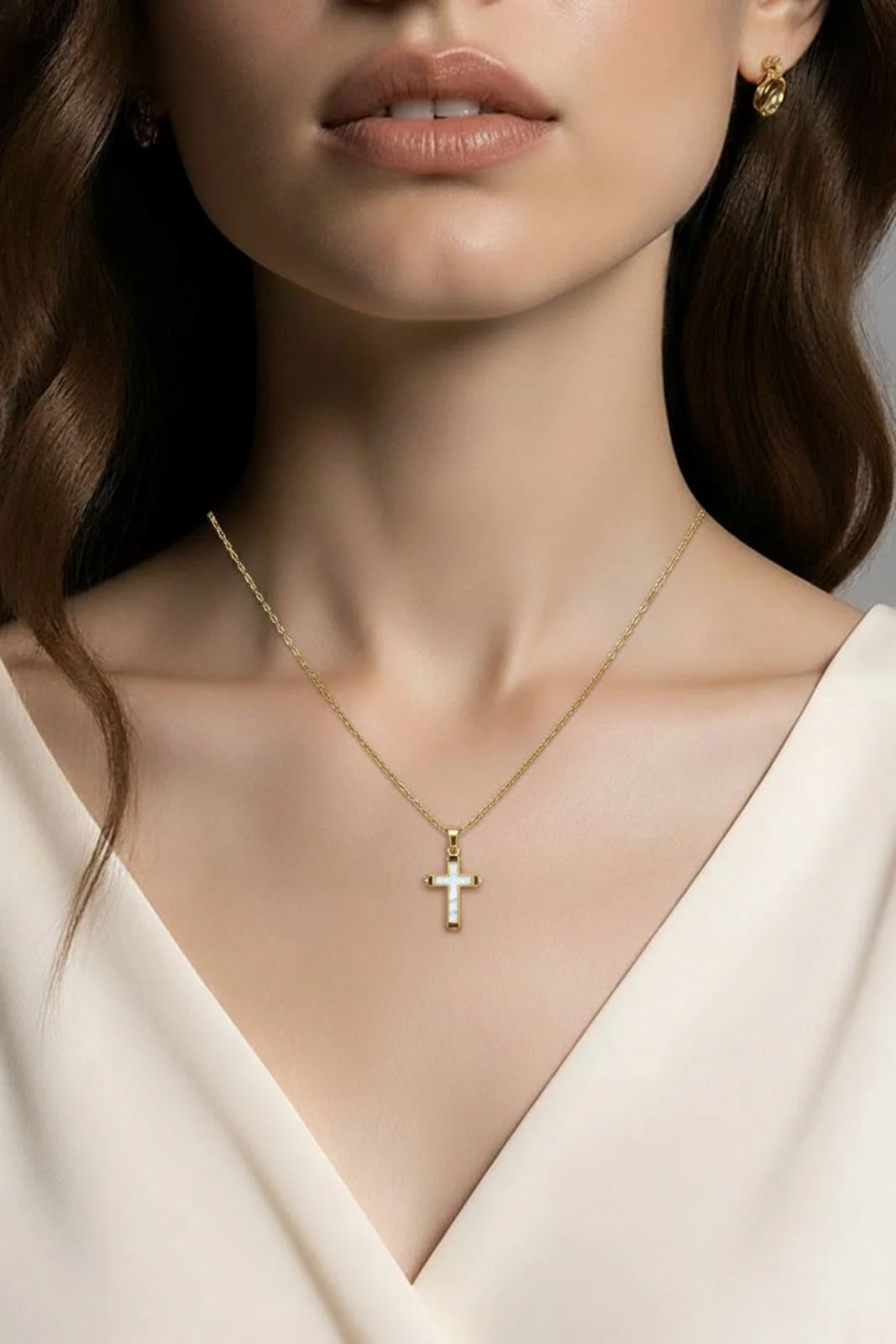 Φωτογραφία προϊόντος: ELUNA Pure Faith Gold Γυναικείο Κολιέ Σταυρός με Λευκή Λεπτομέρεια