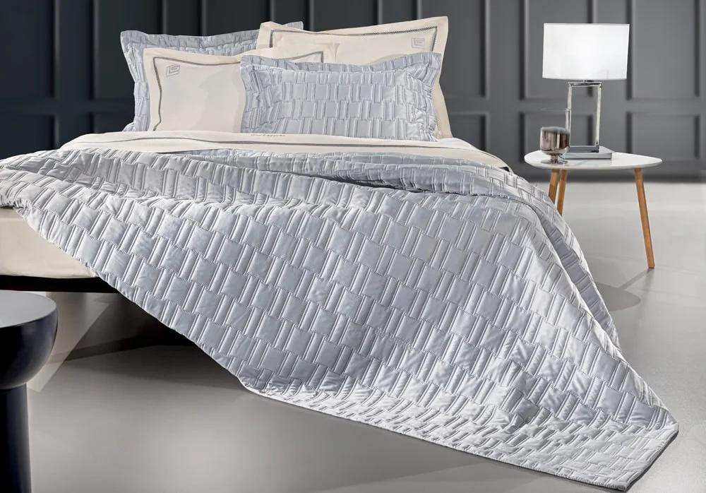 Φωτογραφία προϊόντος: ΣΕΤ ΚΟΥΒΕΡΛΙ KING SIZE 240×250 3 ΤΕΜΑΧΙΩΝ BRICK SILVER GUY LAROCHE