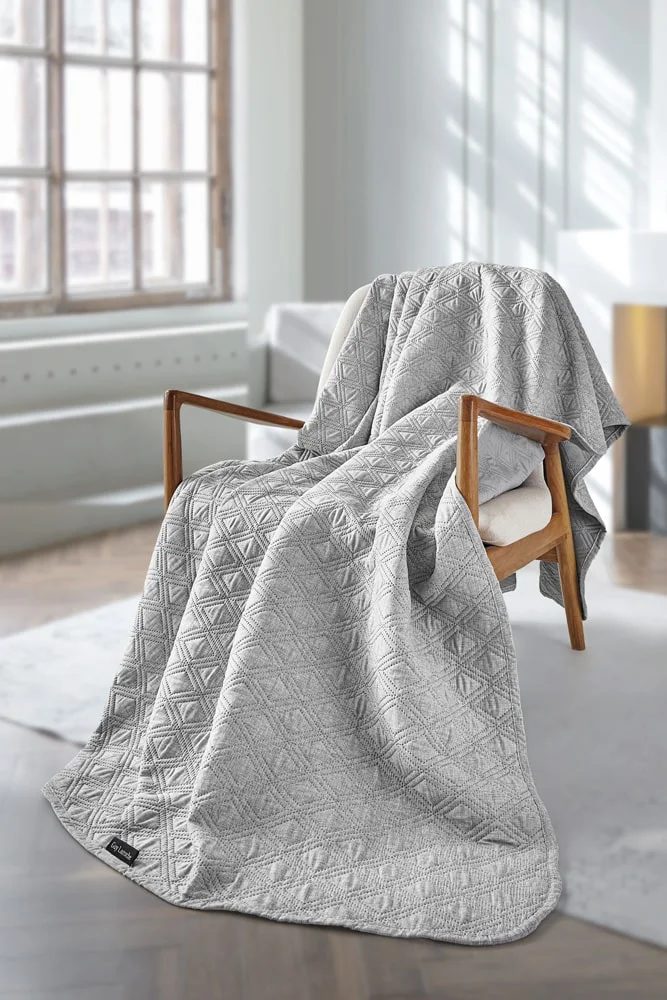 Φωτογραφία προϊόντος: ΣΕΤ ΚΟΥΒΕΡΛΙ KING SIZE (250×240) ΜΕ ΜΑΞΙΛΑΡΟΘΗΚΗ (50×50) TEMPEST GREY GUY LAROCHE