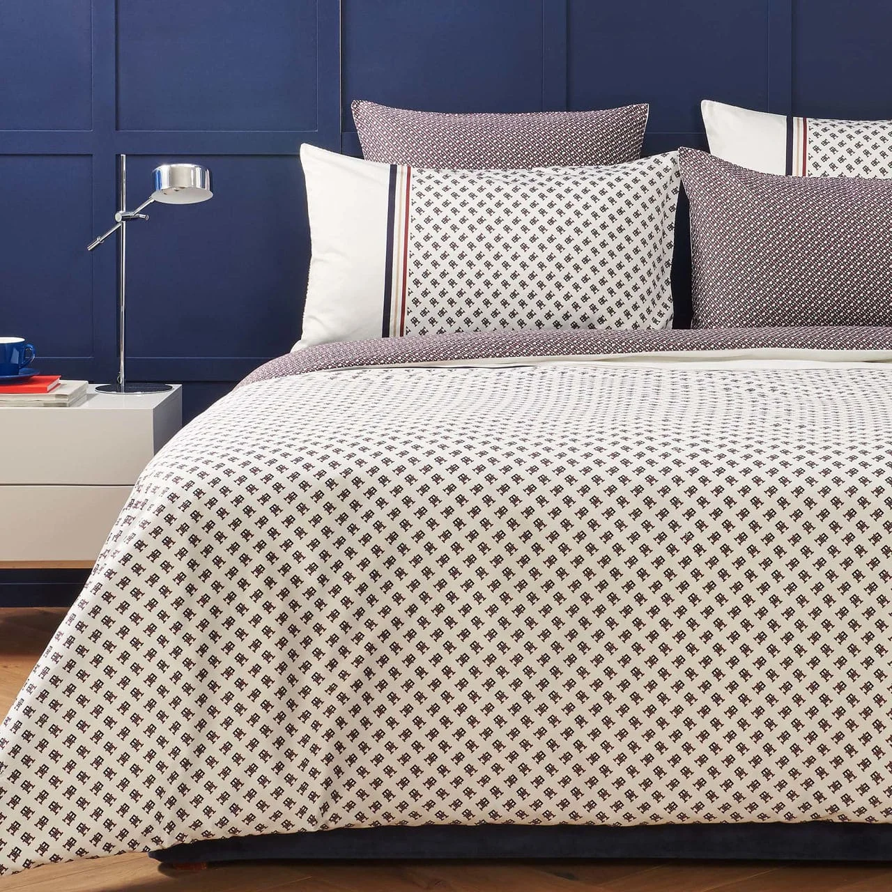 Φωτογραφία προϊόντος: Tommy Hilfiger ΠΑΠΛΩΜΑΤΟΘΗΚΗ ΥΠΕΡΔΙΠΛΗ ΗΙGΗ LΙΝΕ 1 ΤΕΜ ΜΠΟΡΝΤΟ (ΜUSCΑΤ ) 220Χ240CΜ 100% CΟΤΤΟΝ SΑΤΙΝ ΤC210 ΤΟΜΜΥ ΗΙLFΙGΕR