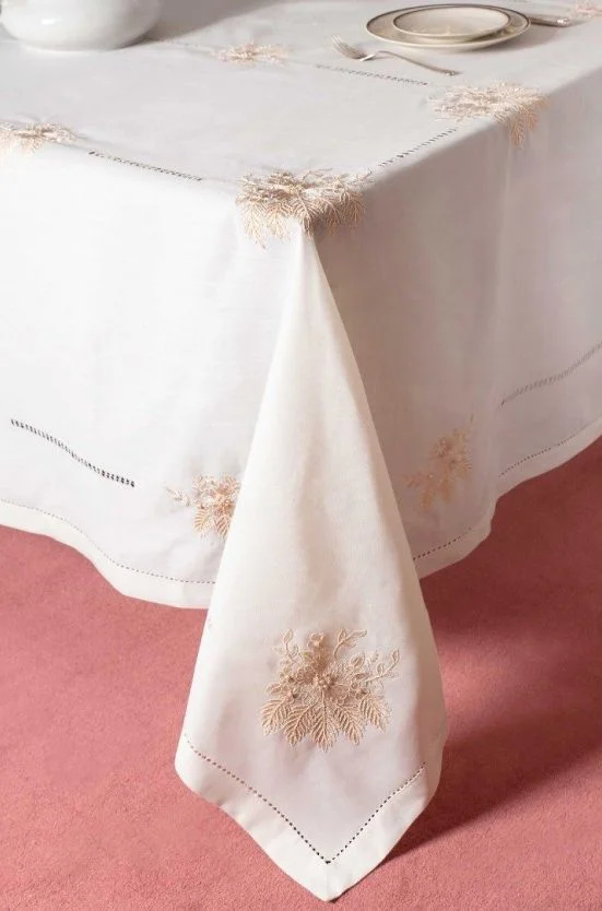 Φωτογραφία προϊόντος: Silk Fashion Τραπεζομάντηλο 140x180 με κέντημα 4006 Ivory
