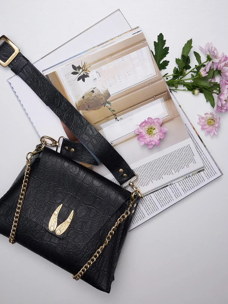 Φωτογραφία προϊόντος: Wings black gold bag INDIVIDUAL ART LEATHER