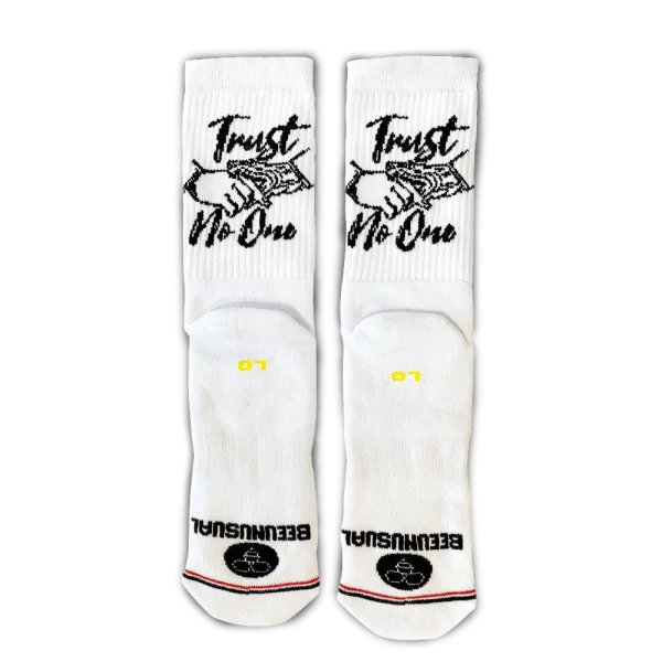 Φωτογραφία προϊόντος: Bee Unusual Street Sugar “Trust No One” socks WHT