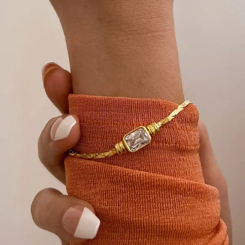 Φωτογραφία προϊόντος: Peach Jewelry Βραχιόλι με Κυβο Κρύσταλο Ατσάλι 316 Επίχρυσο 18κ