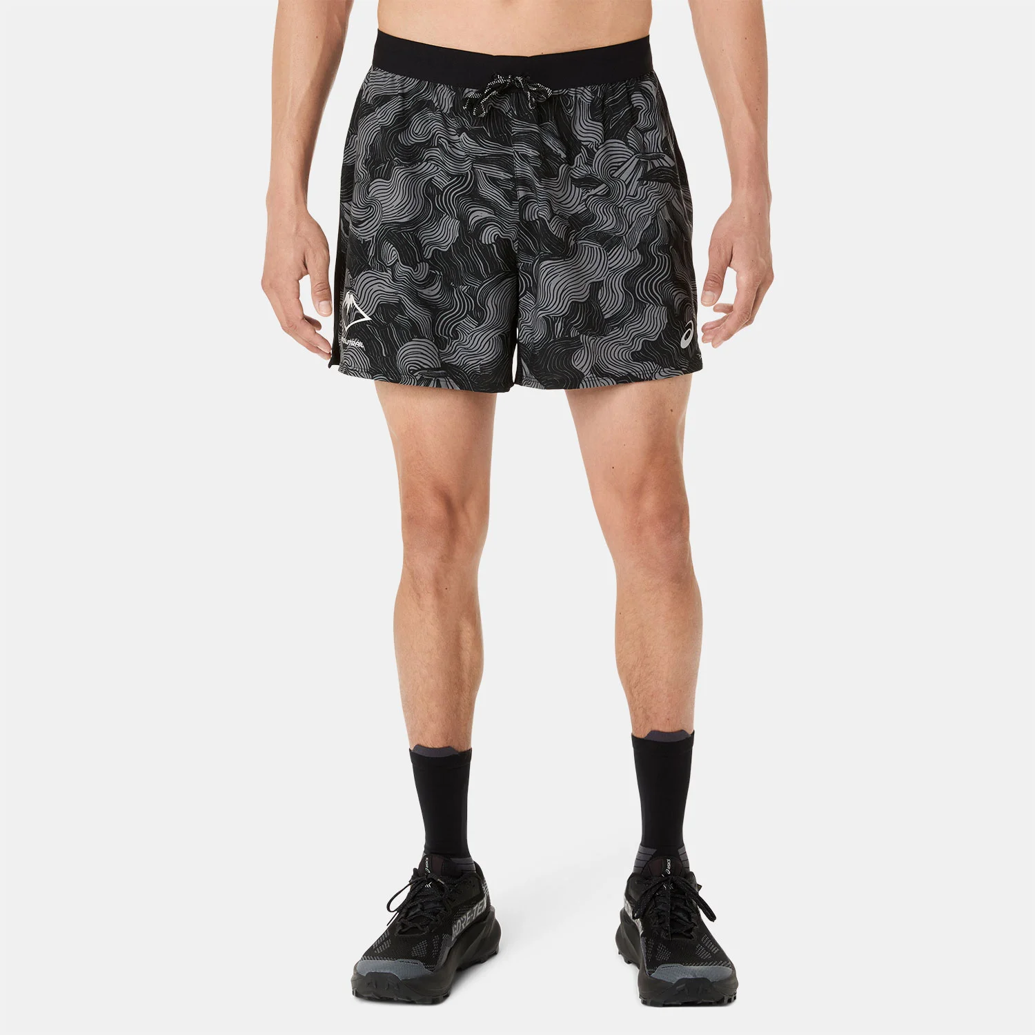 Φωτογραφία προϊόντος: ASICS FUJITRAIL ALL OVER PRINT 5IN RUNNING SHORT ΜΑΥΡΟ