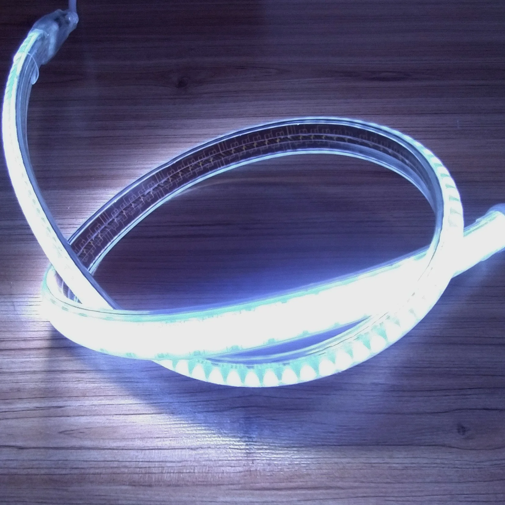 Φωτογραφία προϊόντος: SHORT PITCH 5050 ταινία led 230V στροφείο 50m 18W/m 2500lm/m ψυχρό λευκό 6000k dimmable 120° IP65 5050-144/4-50 UNIVERSE