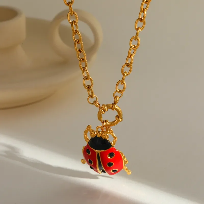 Φωτογραφία προϊόντος: Peach Jewelry Μενταγιόν Πασχαλίτσα Ανάγλυφη Ανοξείδωτο Ατσάλι 316 Επιχρυσωμένο