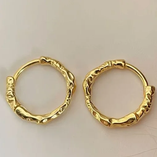Φωτογραφία προϊόντος: Peach Jewelry Σκουλαρίκια Κρικάκι Σκαλιστό Ασήμι 925 Επιχρυσωμένο Symbol