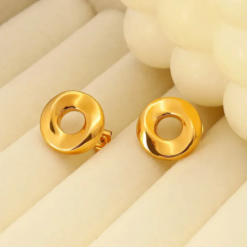 Φωτογραφία προϊόντος: Peach Jewelry Σκουλαρίκια Στυλ Στρογγυλό Χρώμα Χρυσό Από Ανοξείδωτο Ατσάλι 304/316 Επιχρυσωμένο 18K