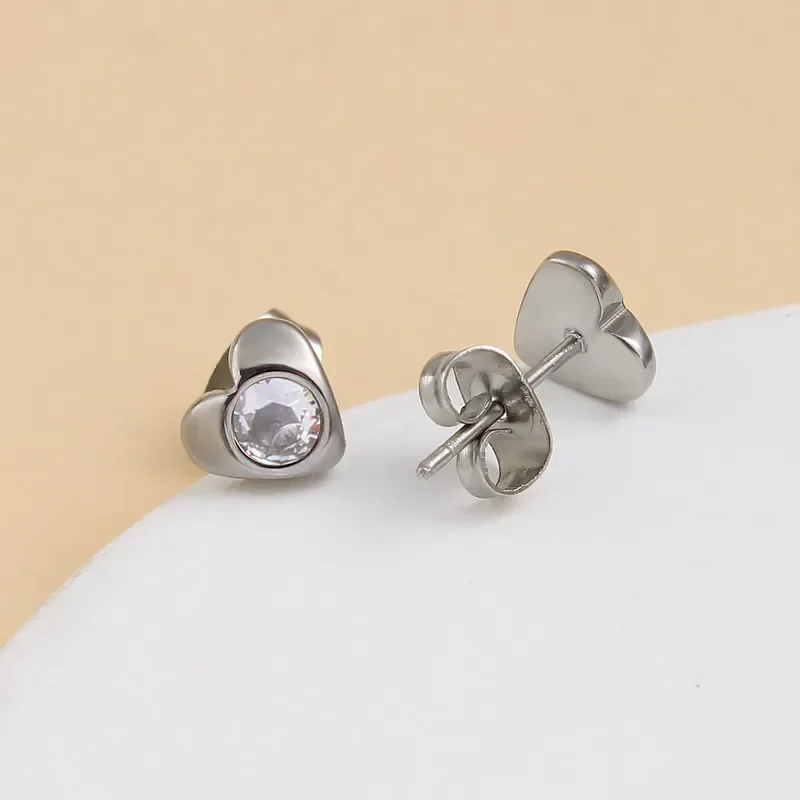 Φωτογραφία προϊόντος: Peach Jewelry Σκουλαρίκια Στυλ Κλασικό Καρδιά Με Ζιρκόνιο Από Ανοξείδωτο Ατσάλι 316