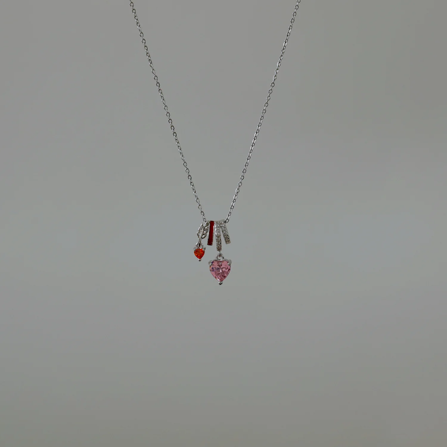 Φωτογραφία προϊόντος: Peach Jewelry Μενταγιόν Κυκλική Σύνθεση Με Κόκκινες Λεπτομέρειες, Καρδιά Ροζ Κρύσταλλο Ανοξείδωτο Ατσάλι 316