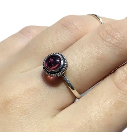 Φωτογραφία προϊόντος: Peach Jewelry Δαχτυλίδι Ασήμι 925 Με Μπορντό Πέτρα