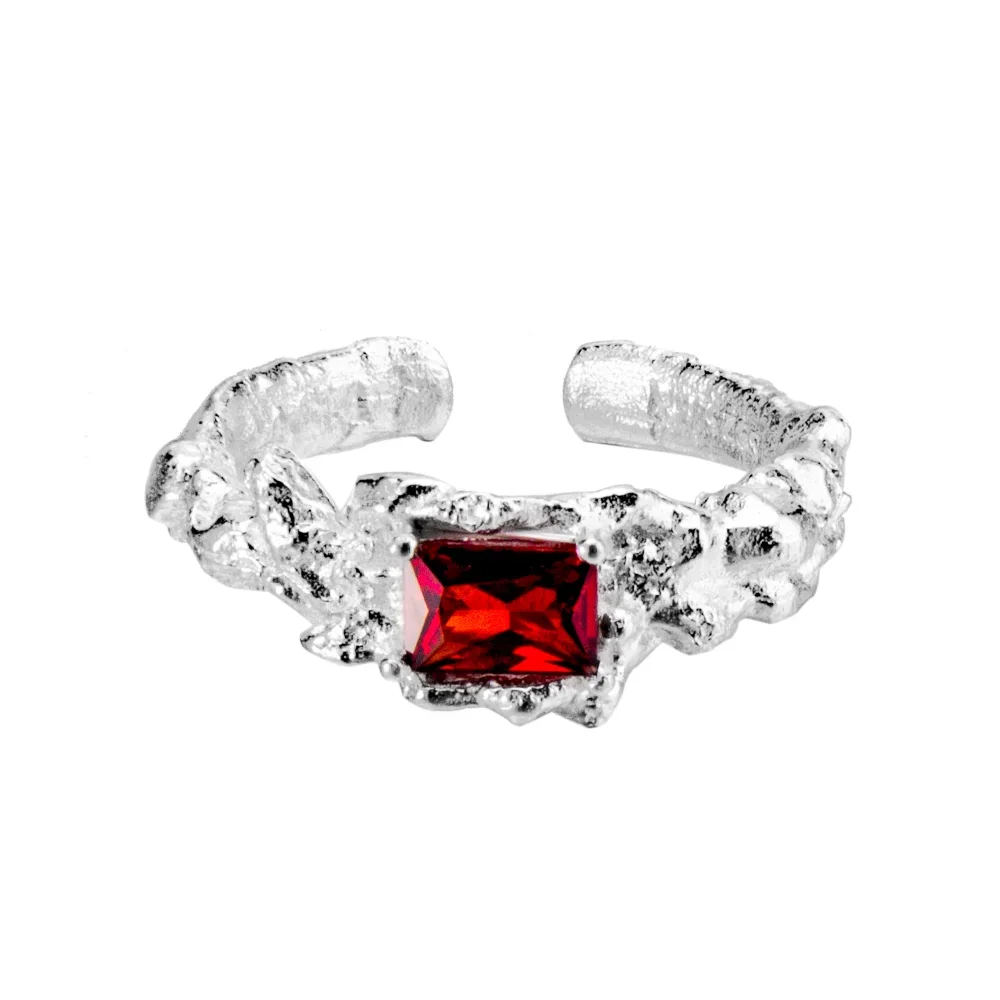 Φωτογραφία προϊόντος: Peach Jewelry Isabella Δαχτυλίδι Ασήμι 925 Ρόδιο Περίτεχνο Με Ερυθρό Κρύσταλλο