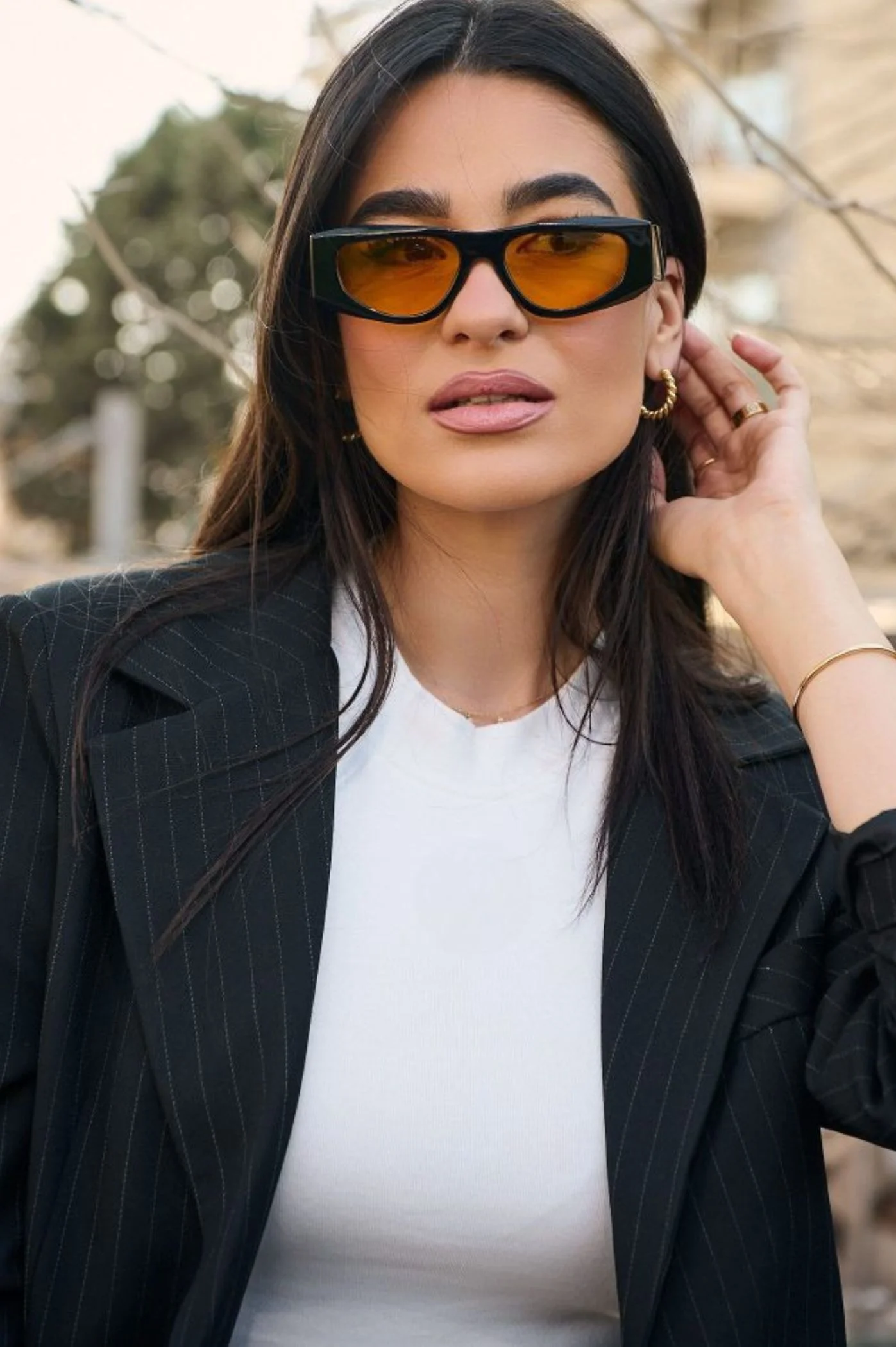 Φωτογραφία προϊόντος: Antithesis Clothing Γυαλιά Ηλίου Lucia Με Κοκκάλινο Σκελετό Και Ιδιαίτερο Βραχίονα - Μαύρο