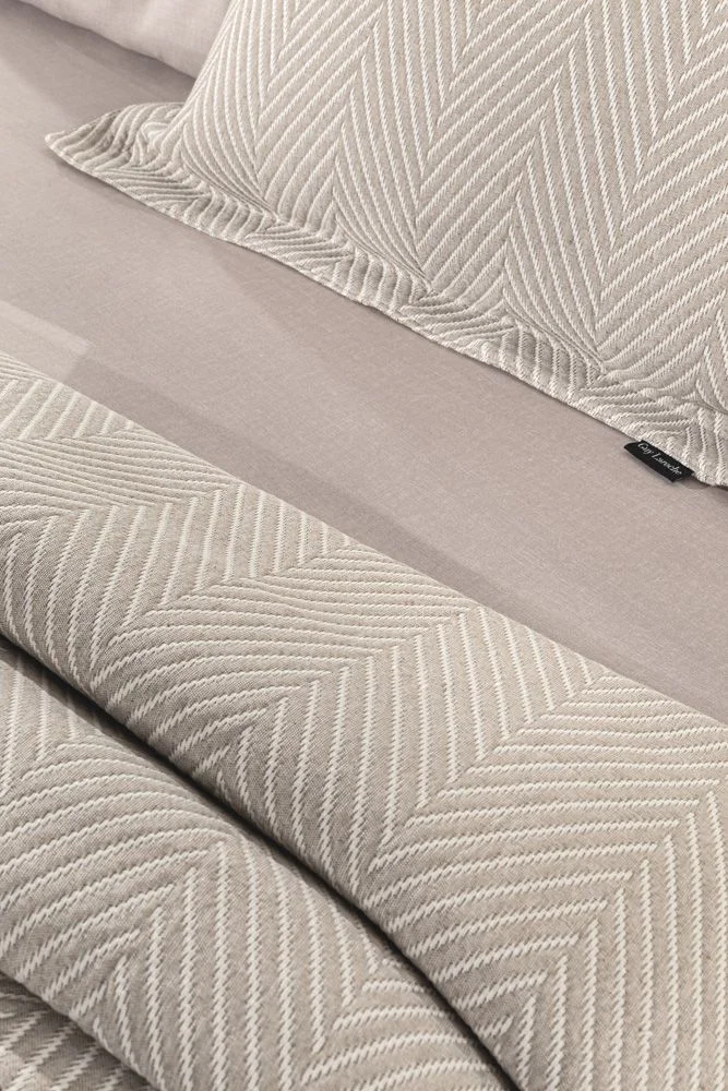 Φωτογραφία προϊόντος: Κουβέρτα Μονή Jacquard 160x260 Guy Laroche Vigo Linen