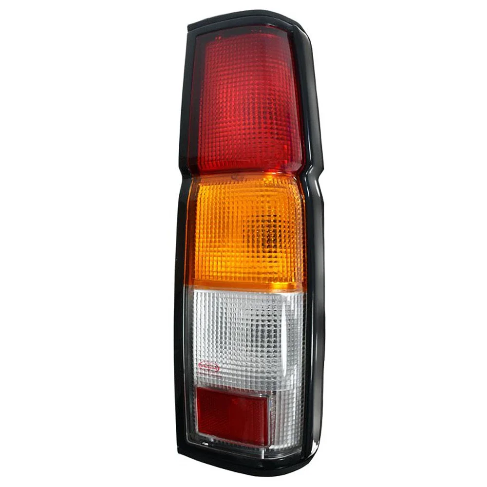 Φωτογραφία προϊόντος: OEM Πίσω φανάρι Nissan D21 4WD 1986-1996 δεξί 1τμχ