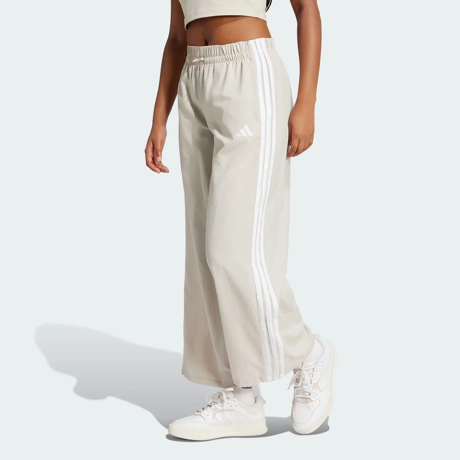 Φωτογραφία προϊόντος: ADIDAS PERFORMANCE ADIDAS ESSENTIALS 3-STRIPES LIFESTYLE WOVEN PARACHUTE PANTS ΜΠΕΖ