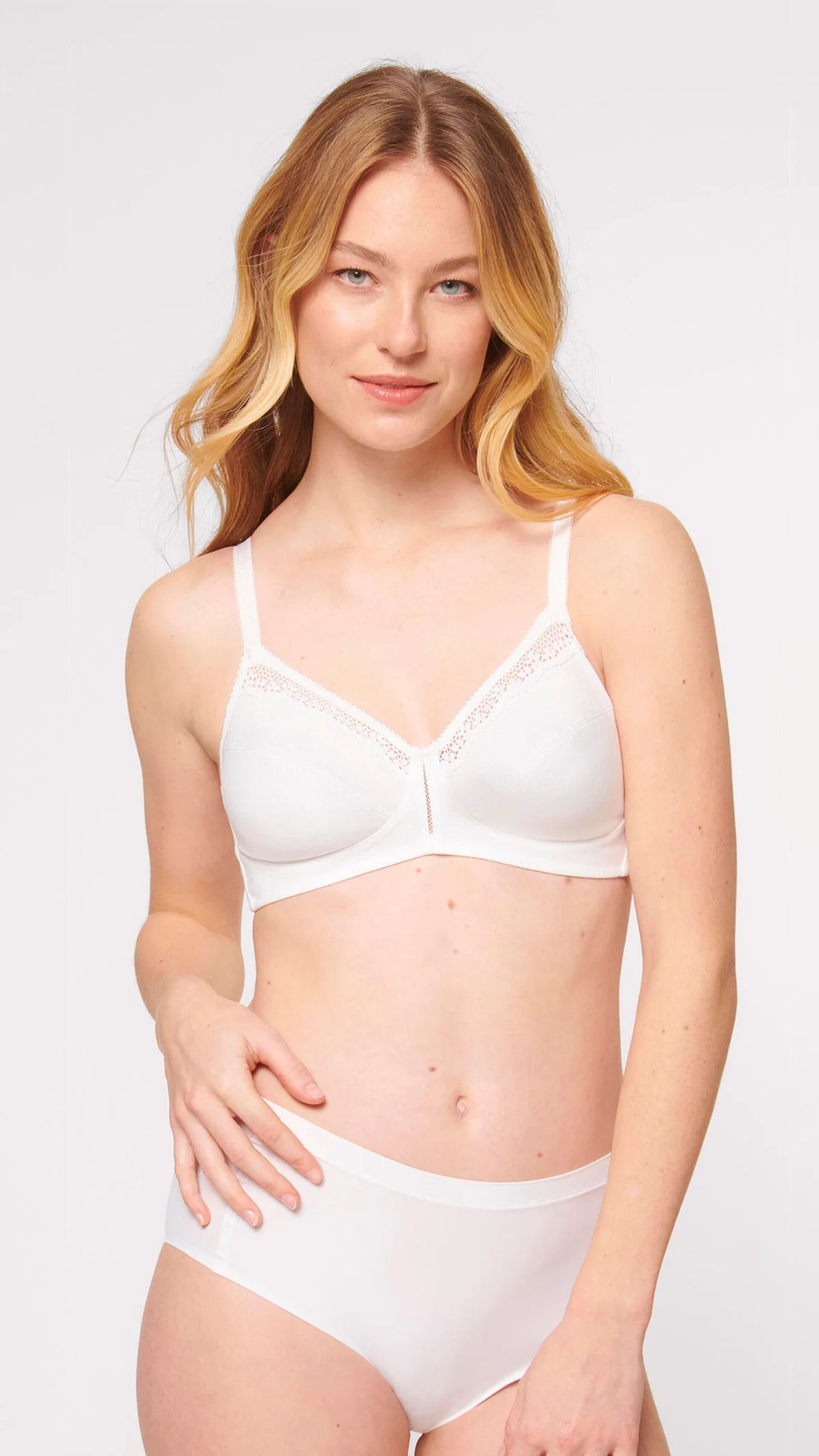 Φωτογραφία προϊόντος: TRIUMPH COTTON BEAUTY N ΣΟΥΤΙΕΝ, ΛΕΥΚΟ