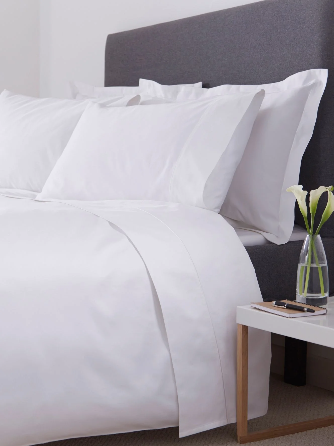 Φωτογραφία προϊόντος: ΣΕΝΤΟΝΙ POLYCOTTON PREMIUM LINE TC200 COTTON 70% - POLYESTER 30% 240X280cm - LE BLANC
