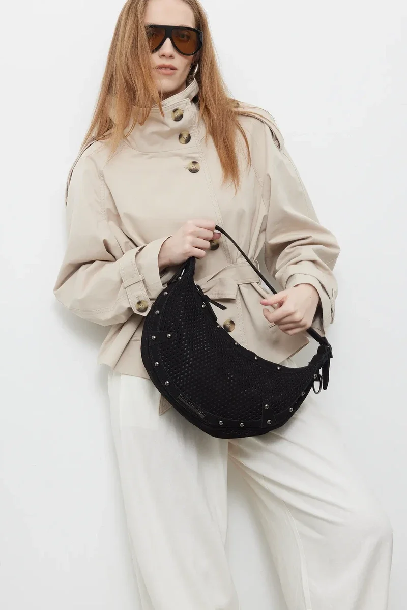 Φωτογραφία προϊόντος: Elena Athanasiou Bags Hype Net Baguette Suede Μαύρη Τσάντα Elena Athanasiou