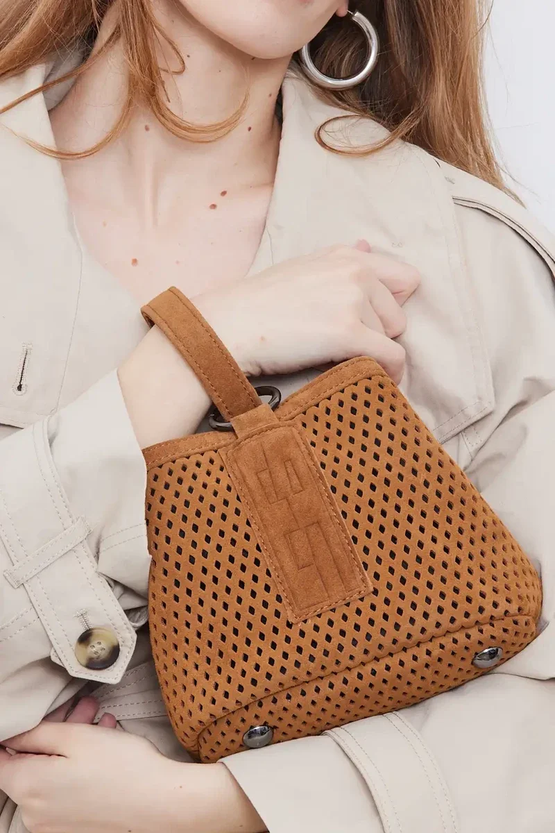 Φωτογραφία προϊόντος: Elena Athanasiou Bags Tiny Net Planet Suede Bracelet Ταμπά Τσάντα Elena Athanasiou