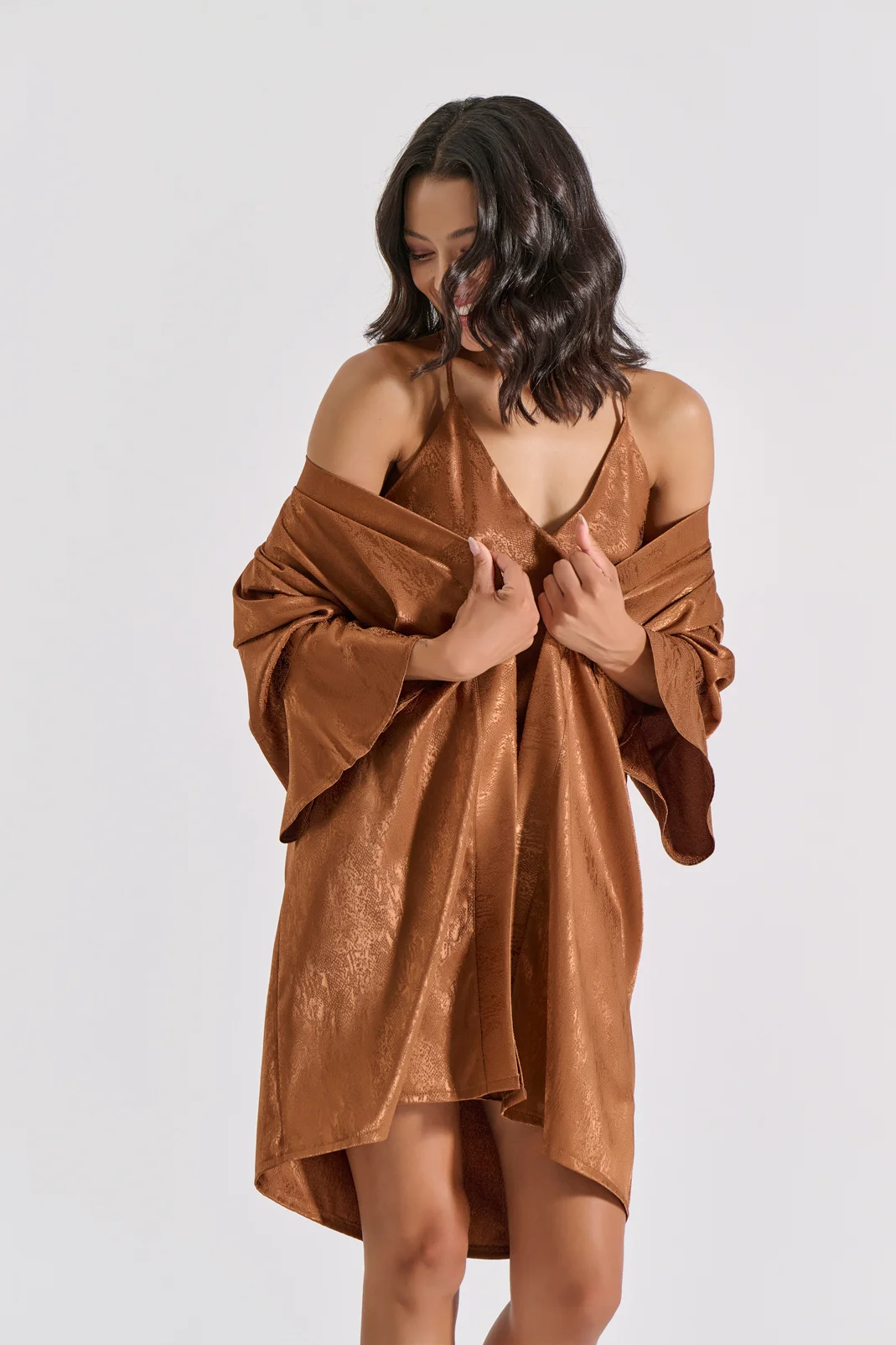 Φωτογραφία προϊόντος: Milena By Paris Σετ Εσωρούχων Νυχτικάκι Ρόμπα Σατέν Ζακάρ- Μπρονζέ