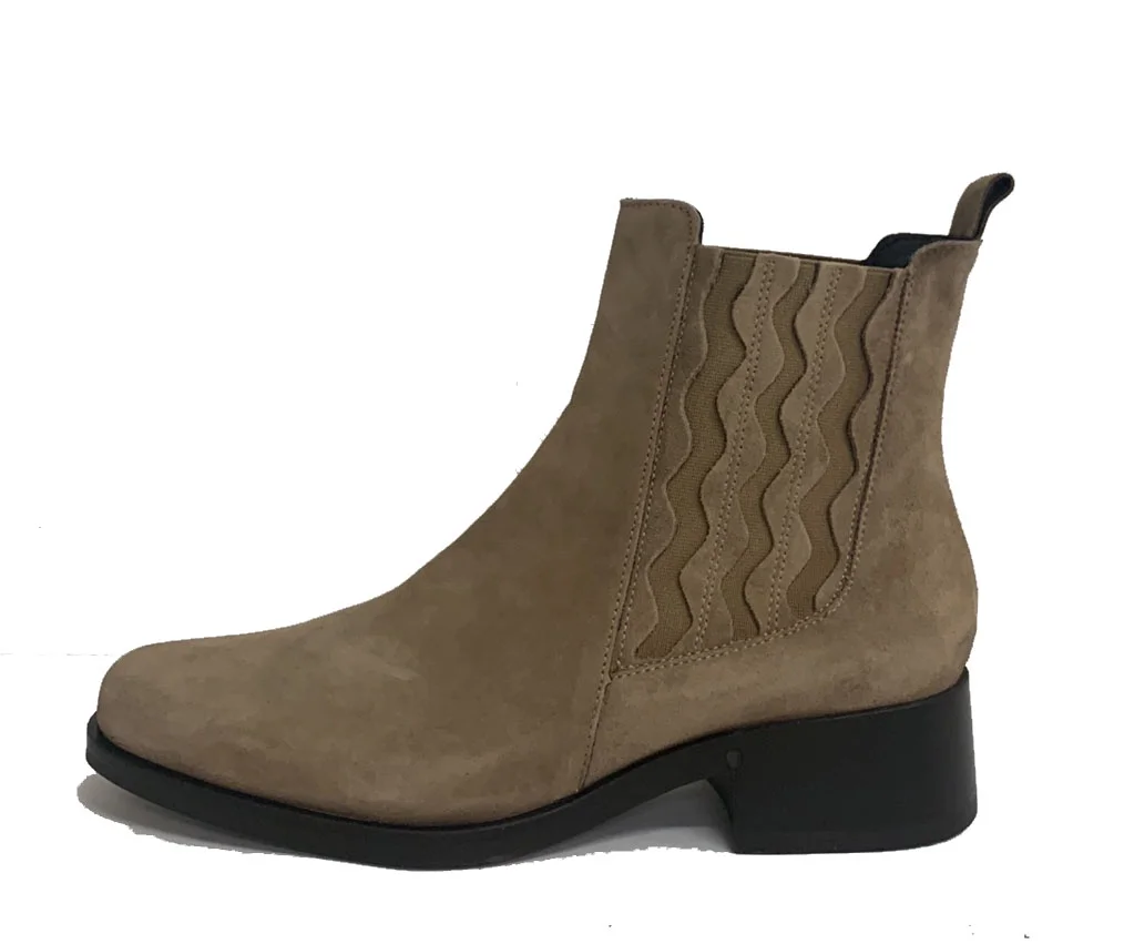 Φωτογραφία προϊόντος: Viguera Shoes Γυναικεία Μποτάκια Viguera 8197 από δέρμα σε Μπεζ χρώμα