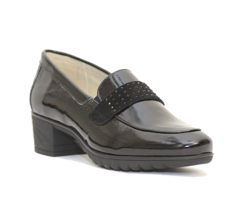 Φωτογραφία προϊόντος: Treintas Shoes Γυναικεία Loafers Treintas 4000 Δερμάτινα Ανατομικά σε μαύρο λουστρίνι χρώμα