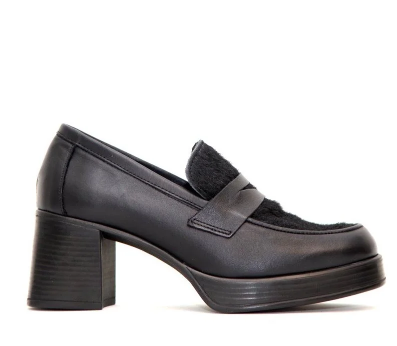 Φωτογραφία προϊόντος: Wikers Γυναικεία Loafers - Γόβες Q-236 από Matt Δέρμα σε Μαύρο χρώμα
