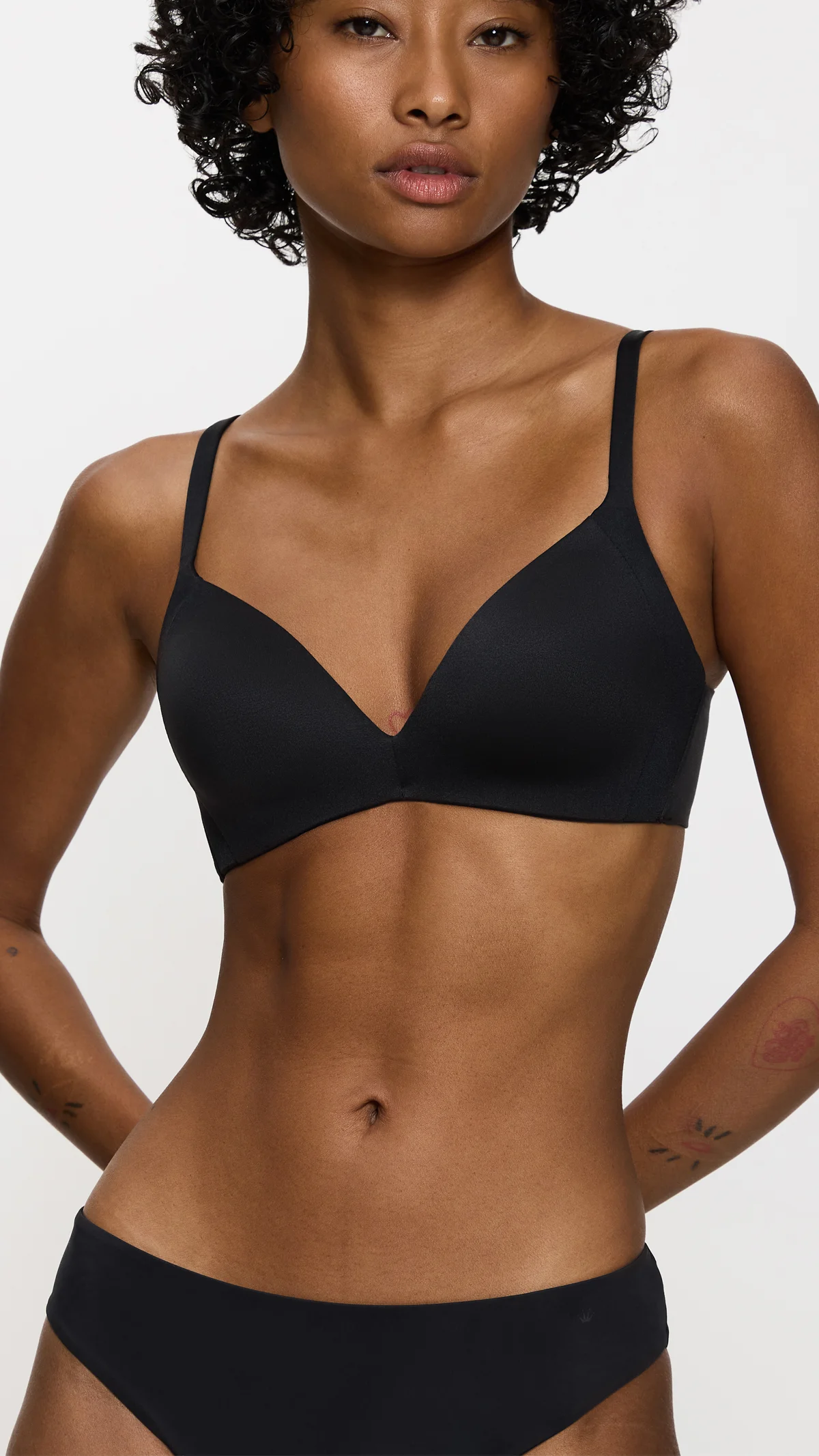 Φωτογραφία προϊόντος: TRIUMPH BODY MAKE-UP SOFT TOUCH P EX ΣΟΥΤΙΕΝ, ΜΑΥΡΟ