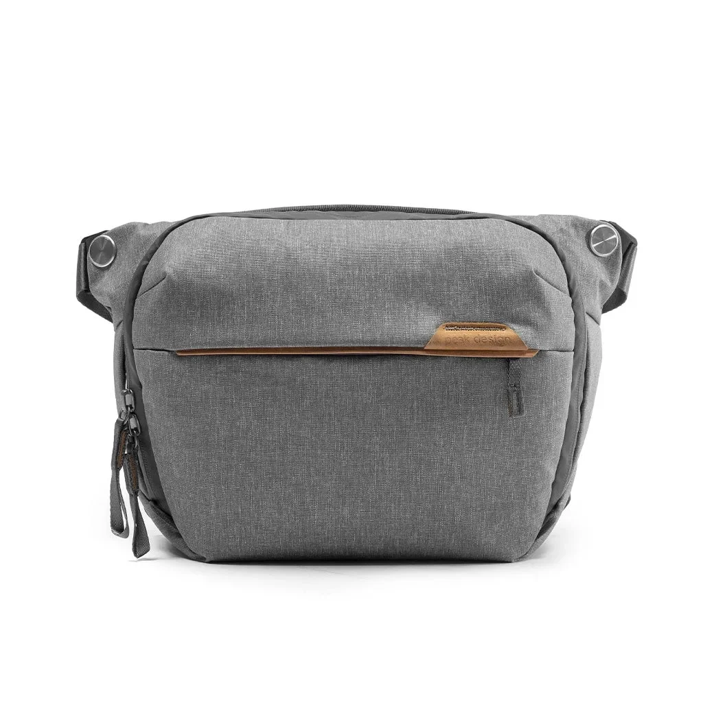 Φωτογραφία προϊόντος: GR Peak Design Everyday Sling v2 (6L, Ash) έως 12 άτοκες δόσεις ή 24 δόσεις