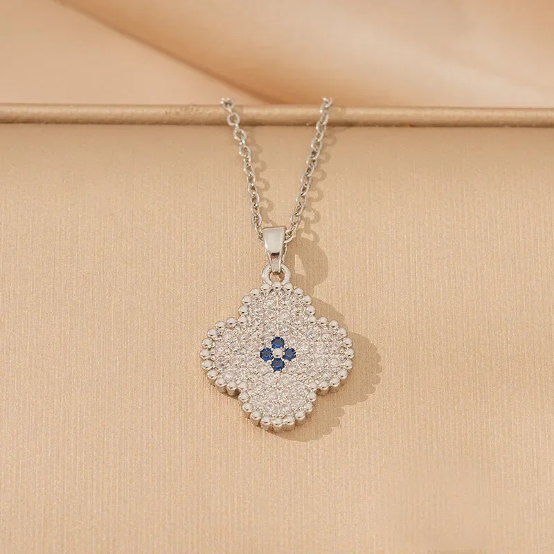 Φωτογραφία προϊόντος: Peach Jewelry Peach Jewerly Γυναικείο Κολιέ Από Ανοξείδωτο Ατσάλι Λουλούδι Ασημί