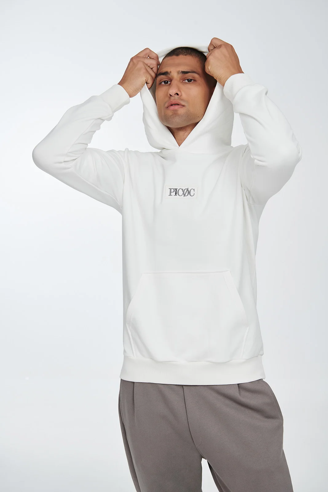 Φωτογραφία προϊόντος: P/COC P-1707 φούτερ hoody μπλούζα με κουκούλα, τσέπες στη μέση και κέντημα στο στήθος