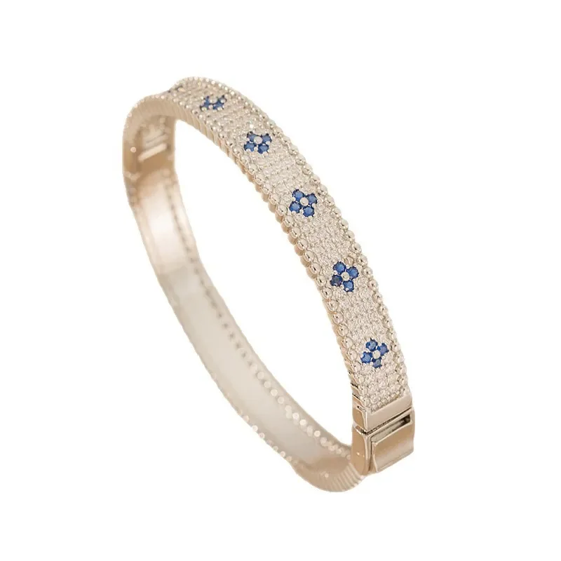 Φωτογραφία προϊόντος: Peach Jewelry Peach Jewerly Βραχιόλι Χειροπέδα Από Ανοξείδωτο Ατσάλι Με Λουλούδια Ασημί