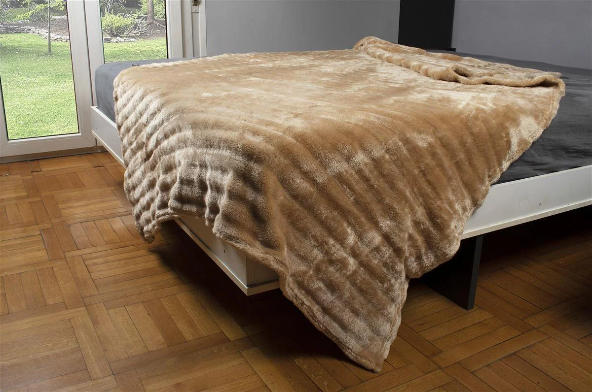Φωτογραφία προϊόντος: DIMcol ΚΟΥΒΕΡΤΑ Coral Fleece Ριγέ 220X240 300gsm 12 Beige 100% Polyester