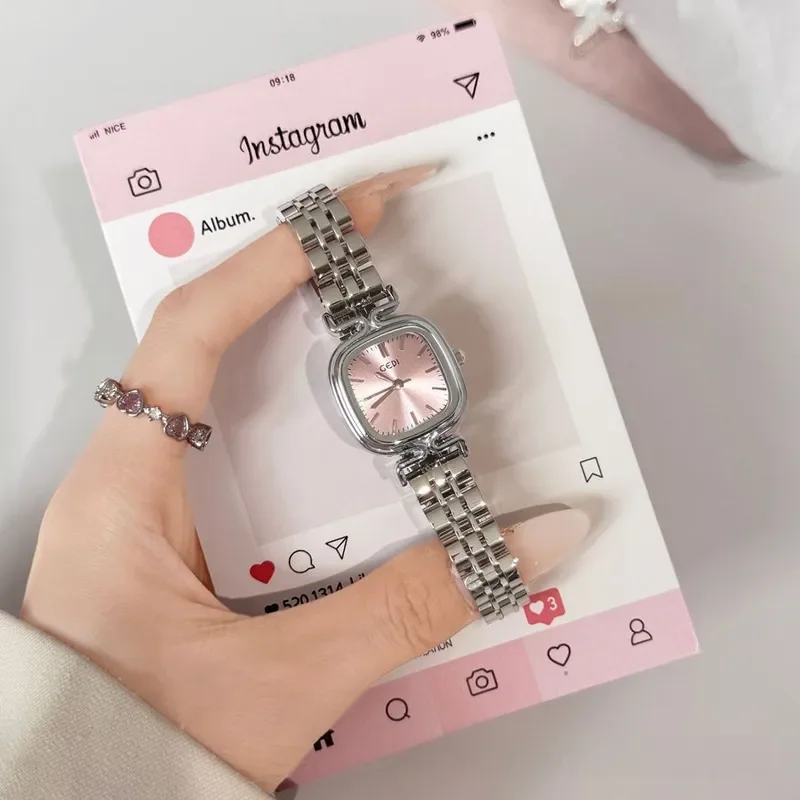 Φωτογραφία προϊόντος: Peach Jewelry Γυναικείο Ρολόι Τετράγωνο Με Ασημί Μπρασελέ Και Ροζ Καντράν