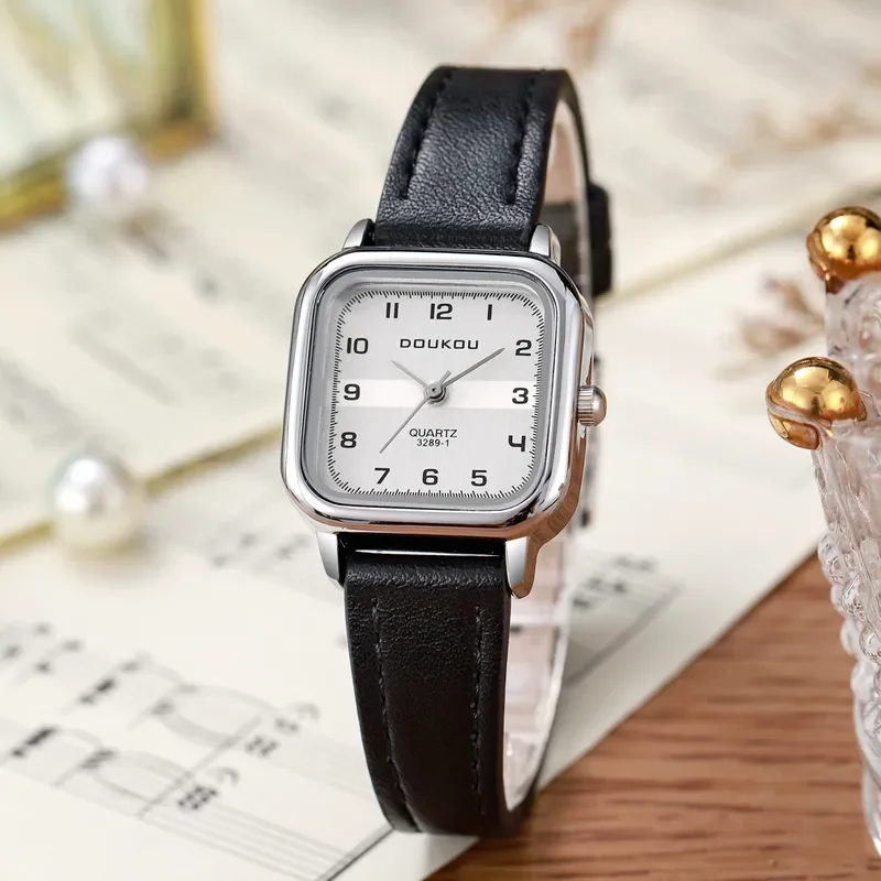 Φωτογραφία προϊόντος: Peach Jewelry Γυναικείο Ρολόι Τετράγωνο Με Μαύρο Δερμάτινο Λουράκι