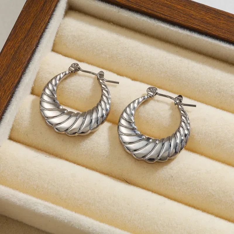 Φωτογραφία προϊόντος: Peach Jewelry Peach Jewerly Γυναικεία Σκουλαρίκια Κρίκοι Από Ανοξείδωτο Ατσάλι 304 Με Ανάγλυφες Ραβδώσεις Ασημί