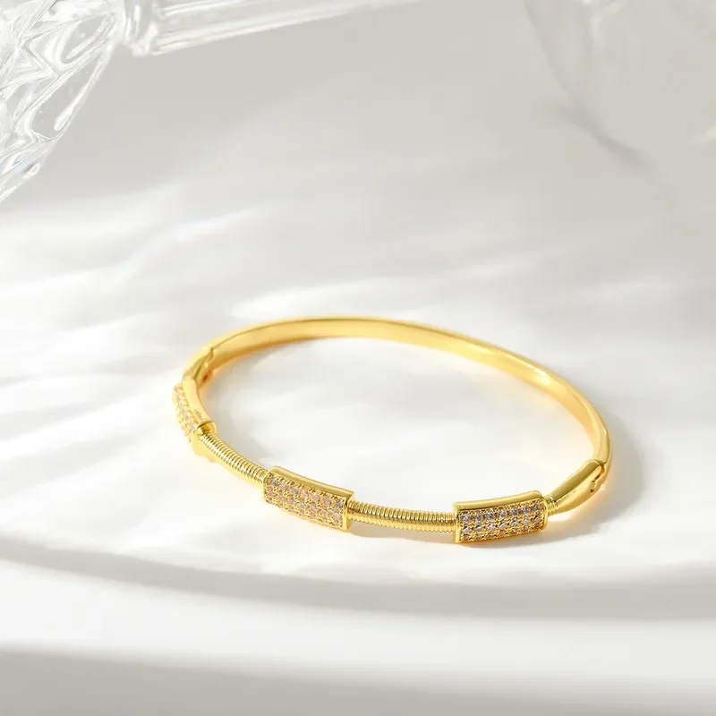 Φωτογραφία προϊόντος: Peach Jewelry Γυναικείο Βραχιόλι Χειροπέδα Από Χαλκό Με Επιμετάλλωση Από Χρυσό 16Κ