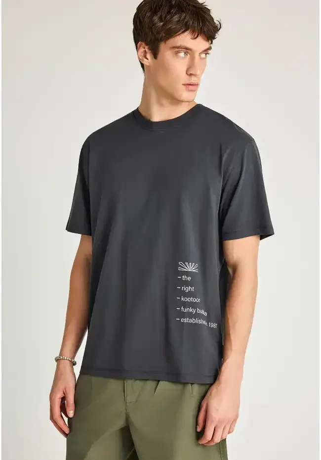 Φωτογραφία προϊόντος: ΑΝΔΡΙΚO T-SHIRT RELAXED FIT ME ΤΥΠΩΜΑ ΣΤΗ ΠΛΑΤΗ FUNKY BUDDHA FBΜ013-014-04 ΑΝΤΗRACITE