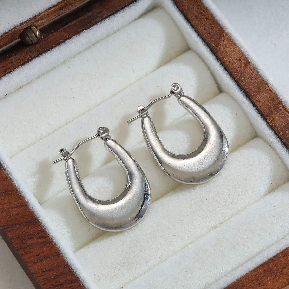Φωτογραφία προϊόντος: Peach Jewelry Peach Jewerly Σκουλαρίκια Από Ανοξείδωτο Ατσάλι 304 Σε Σχήμα U Ασημί