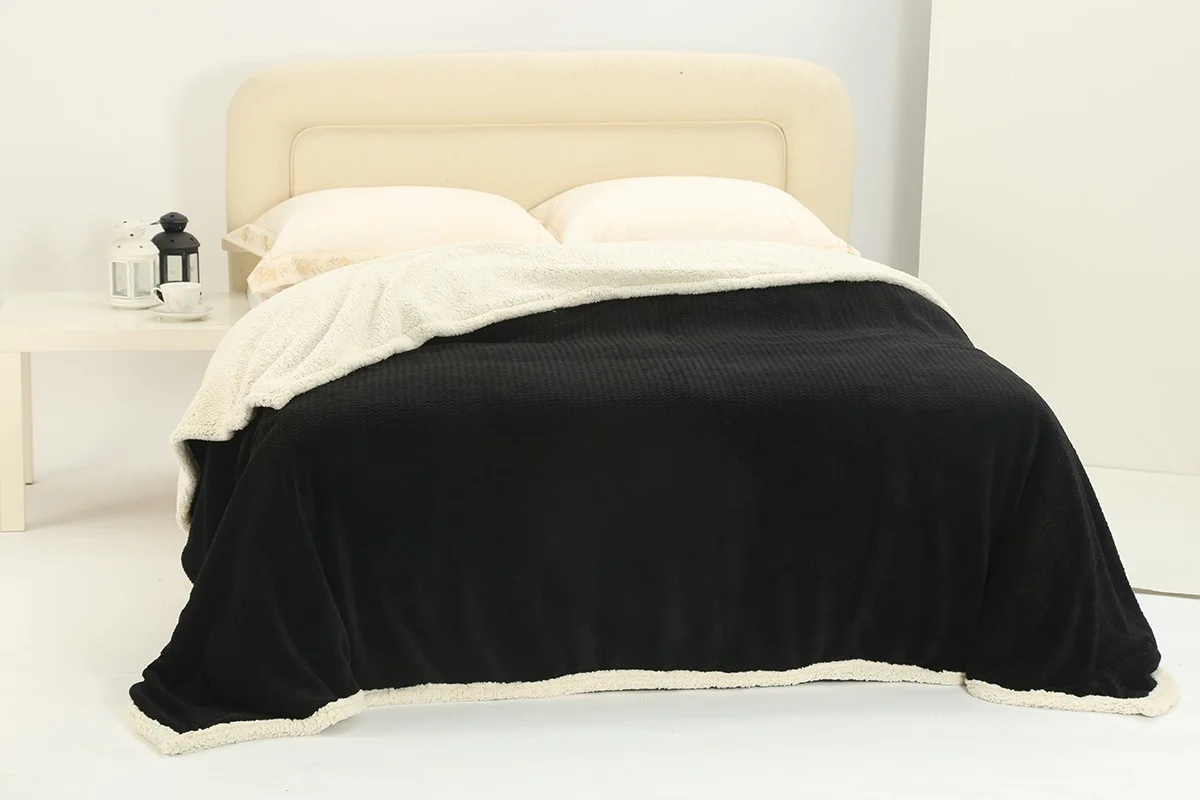 Φωτογραφία προϊόντος: SilkFashion κουβέρτα fleece με sherpa (220cm x 240cm) pineapple μαύρο