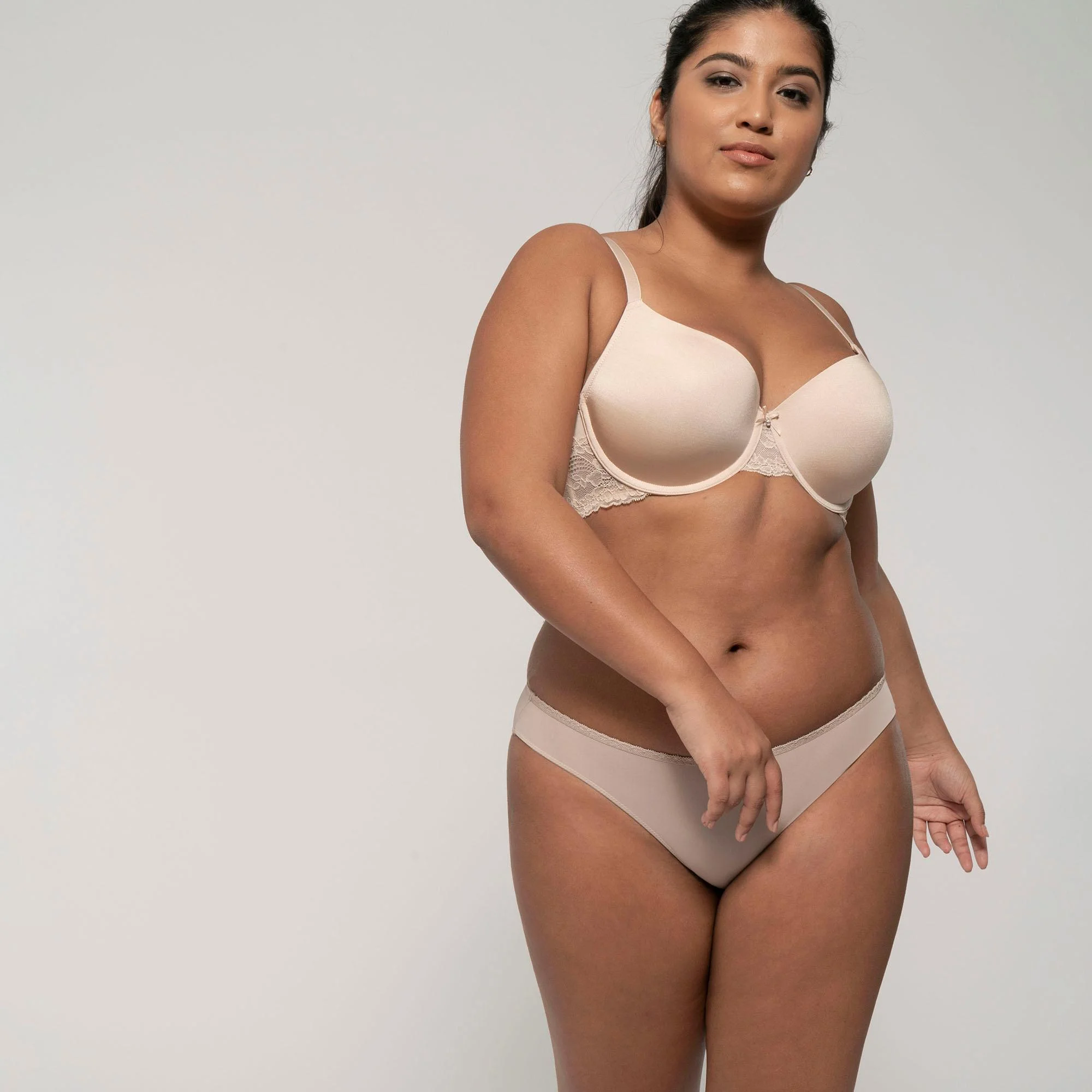 Φωτογραφία προϊόντος: Dorina Adele Curves Μπεζ Σουτιέν με Ελαφριά Ενίσχυση & Μπανέλες - 85E
