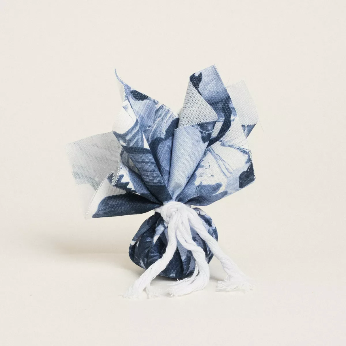 Φωτογραφία προϊόντος: Beauty Home ΜΑΝΤΗΛΙ 27 x 27 cm ΜΠΛΕ ΛΟΥΛΟΥΔΙΑ