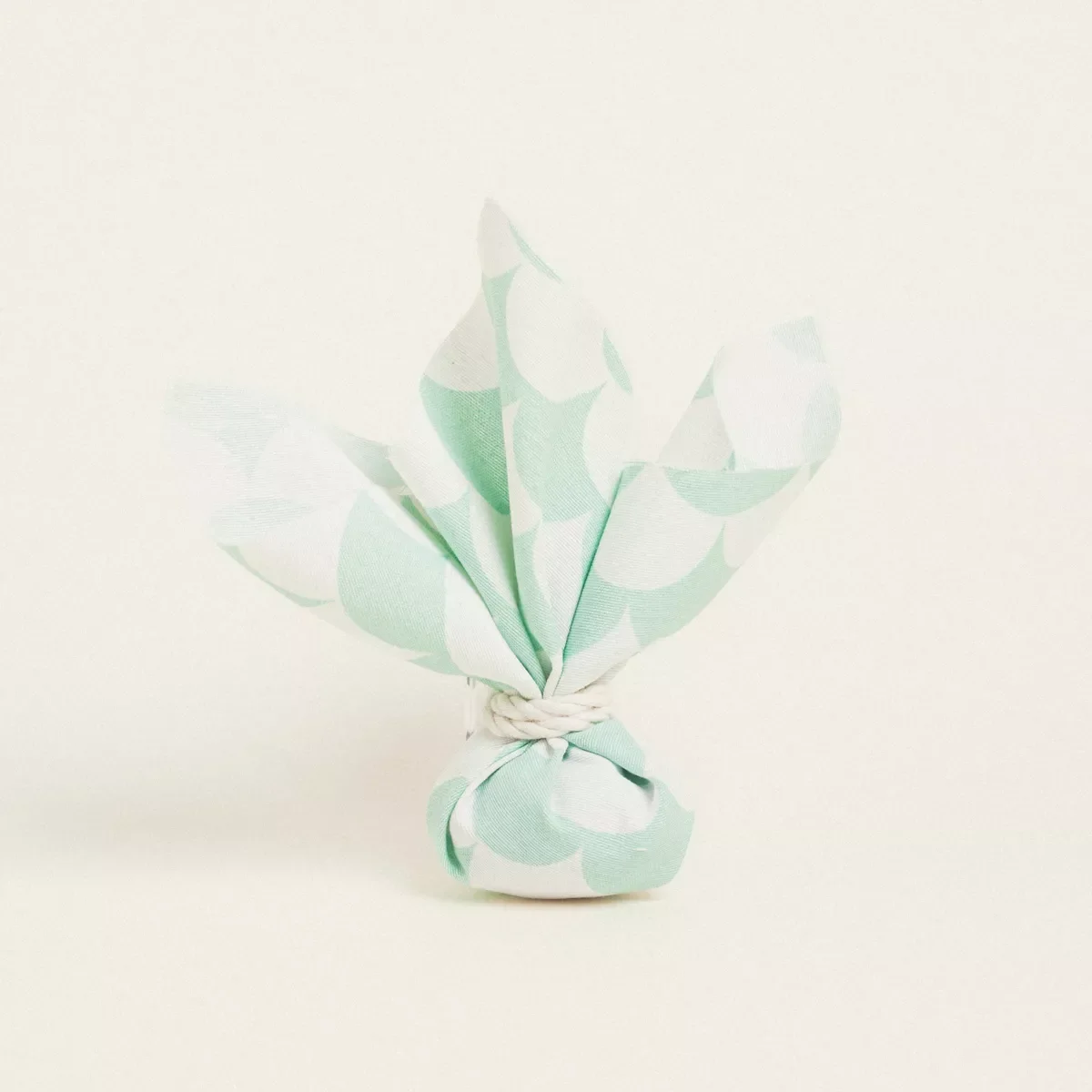 Φωτογραφία προϊόντος: Beauty Home ΜΑΝΤΗΛΙ 27 x 27 cm ΓΟΡΓΟΝΕ ΒΕΡΑΝΑΝ