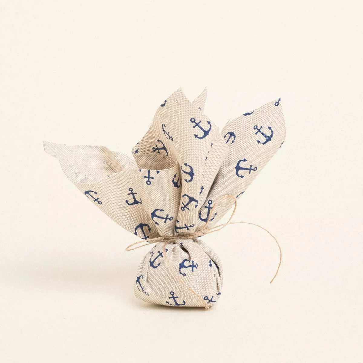Φωτογραφία προϊόντος: Beauty Home ΜΑΝΤΗΛΙ 27 x 27 cm ΜΙΚΡΕΣ ΑΓΚΥΡΕΣ