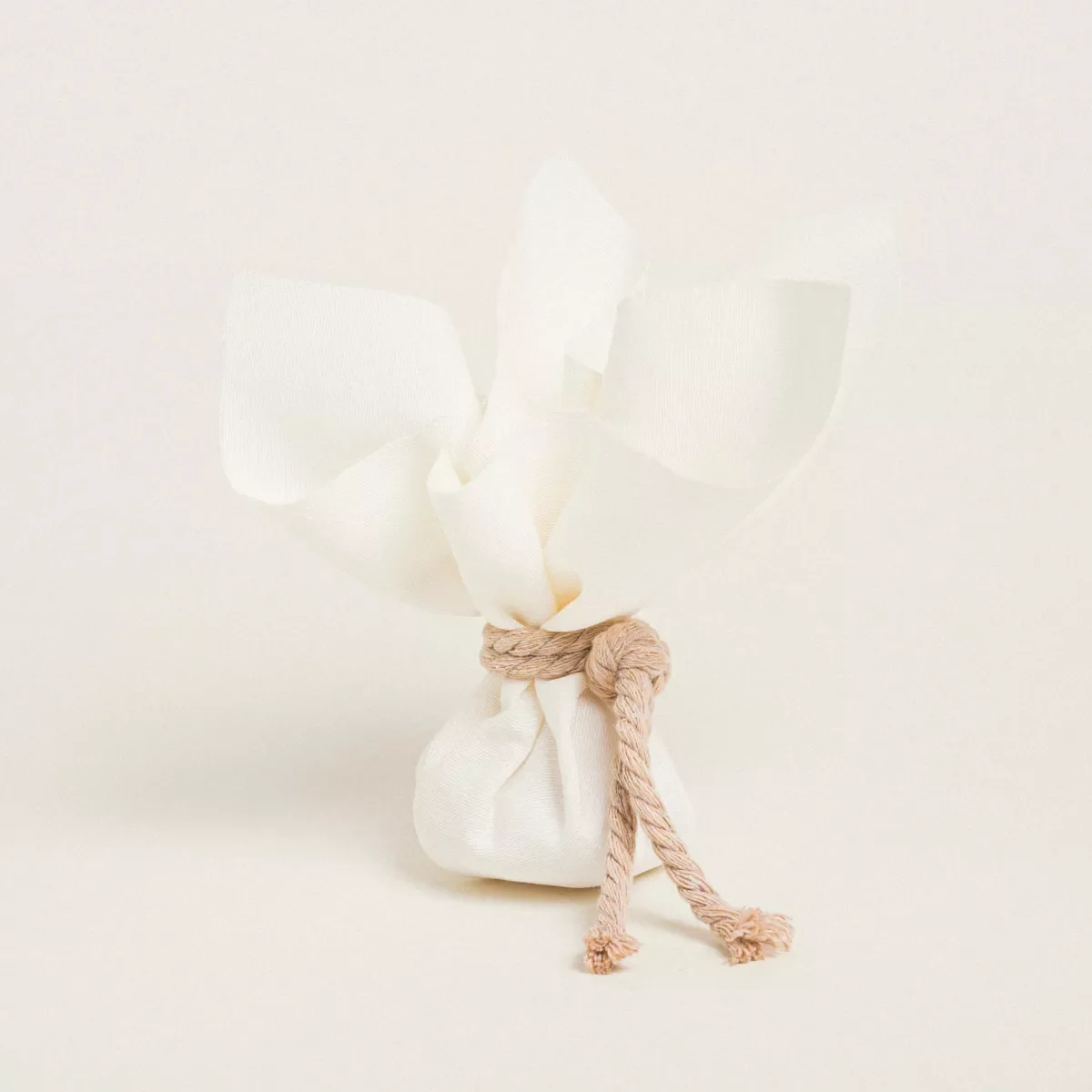 Φωτογραφία προϊόντος: Beauty Home ΜΑΝΤΗΛΙ 27 x 27 cm ΕΚΡΟΥ