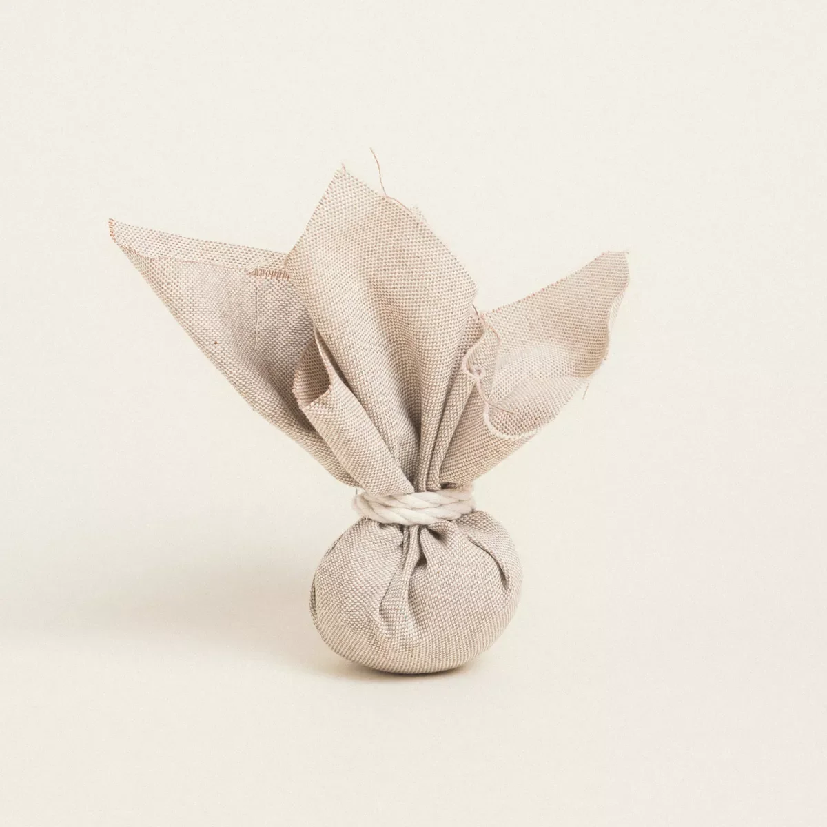 Φωτογραφία προϊόντος: Beauty Home ΜΑΝΤΗΛΙ 27 x 27 cm ΜΠΕΖ (ΒΑΣΗ ΤΥΠΩΜΑΤΟΣ)