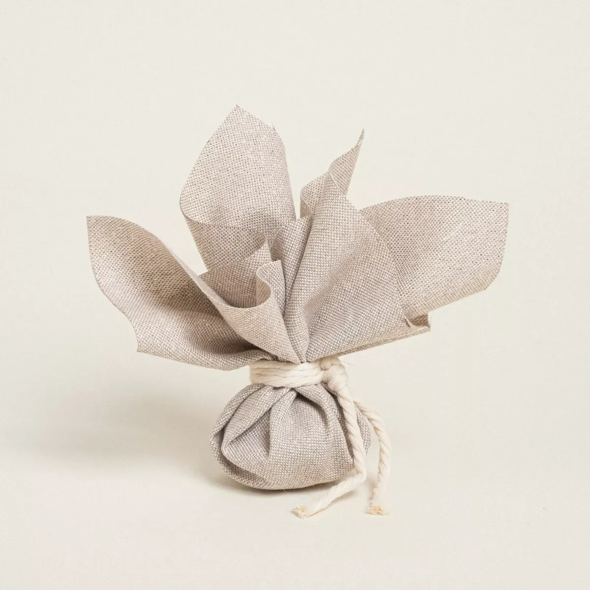 Φωτογραφία προϊόντος: Beauty Home ΜΑΝΤΗΛΙ 27 x 27 cm ΜΠΕΖ ΧΡΥΣΟ LUREX