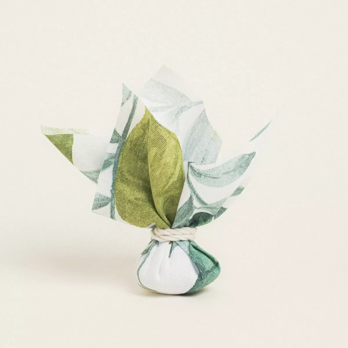 Φωτογραφία προϊόντος: Beauty Home ΜΑΝΤΗΛΙ 27 x 27 cm ΤΡΟΠΙΚΑ ΦΥΛΛΑ